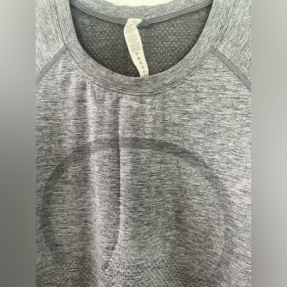 Lululemon swiftly tech top gray size 10 running gym yoga Athleisure - Picture 5 of 6